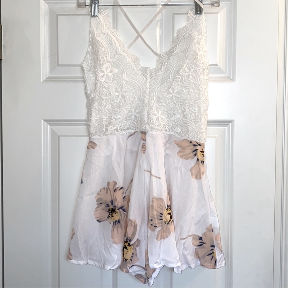 Floral Crochet Romper in Pink & White Brand New - Picture 7 of 13